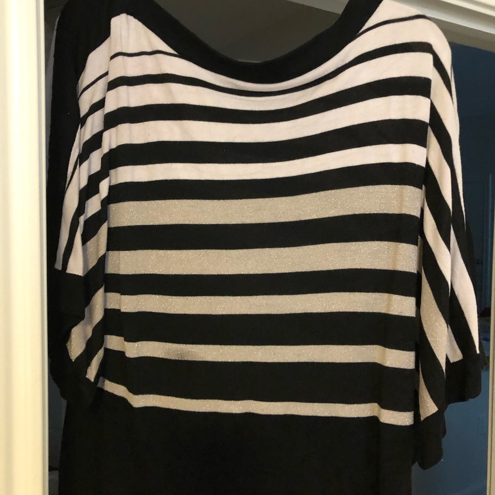 White House Black Market Seeater